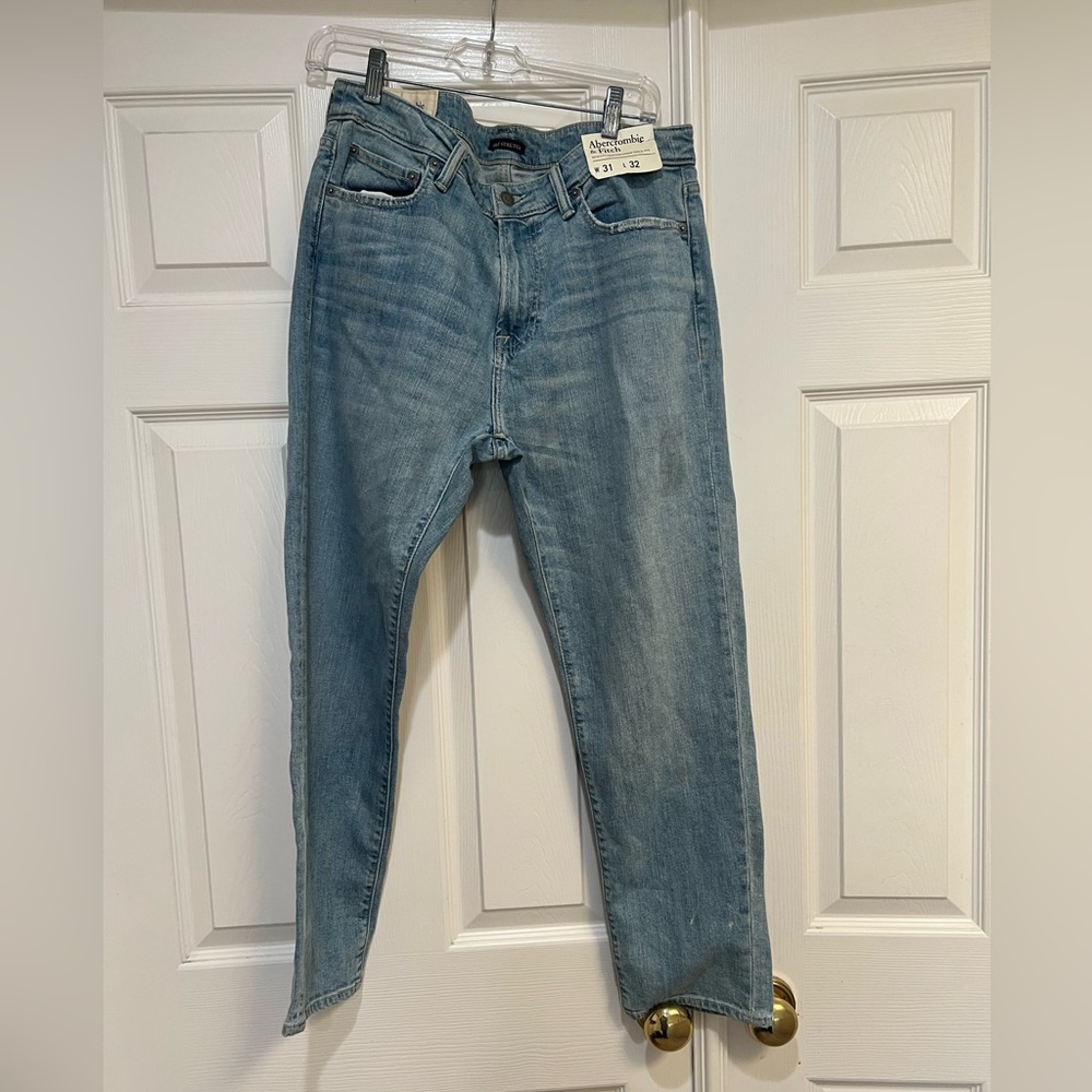 Abercrombie ankle straight ultra high rise. W31 L 32